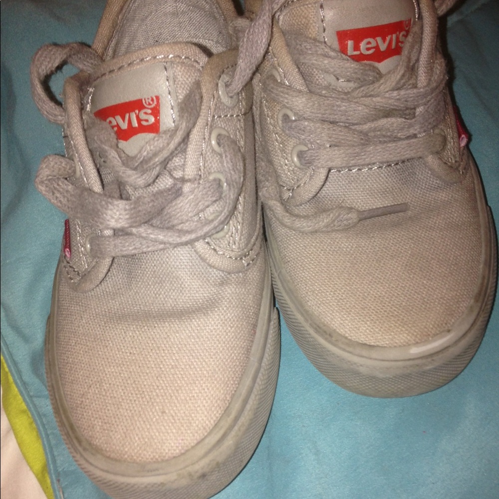2 pairs Levi's